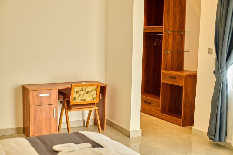 2024 08 28 18 768x512