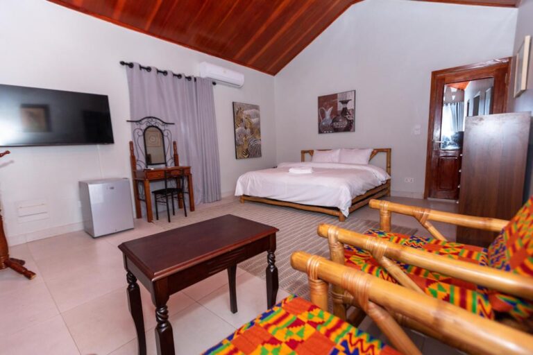 PHOTO 2022 05 20 18 26 04 5 768x512