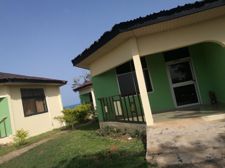 abuesi beach resort 768x576