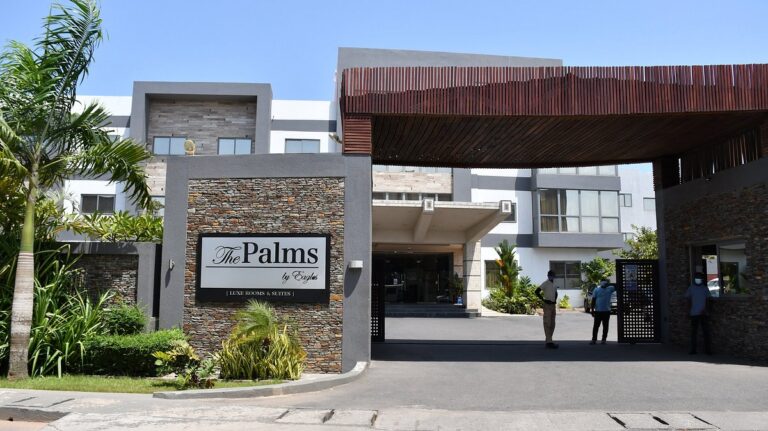 entrance to palms 1 768x431