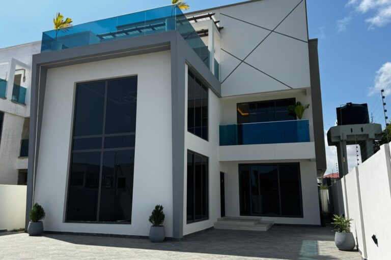 luxury house with swimming pool at East Legon 1 1920x1280 1 768x512