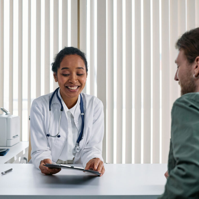 656b0503d4c7ff75a877bc1d Doctor 01 768x768