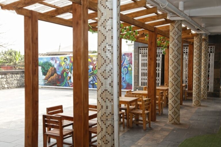 full poolside8 1644359276 768x512