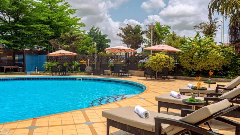 oak plaza hotels east airport 17195332991 768x433