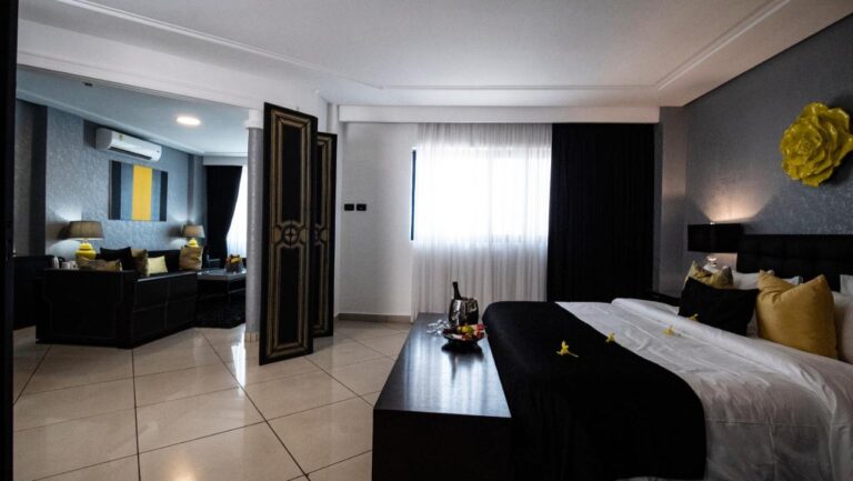 oak plaza hotels east airport 171953330517 768x433